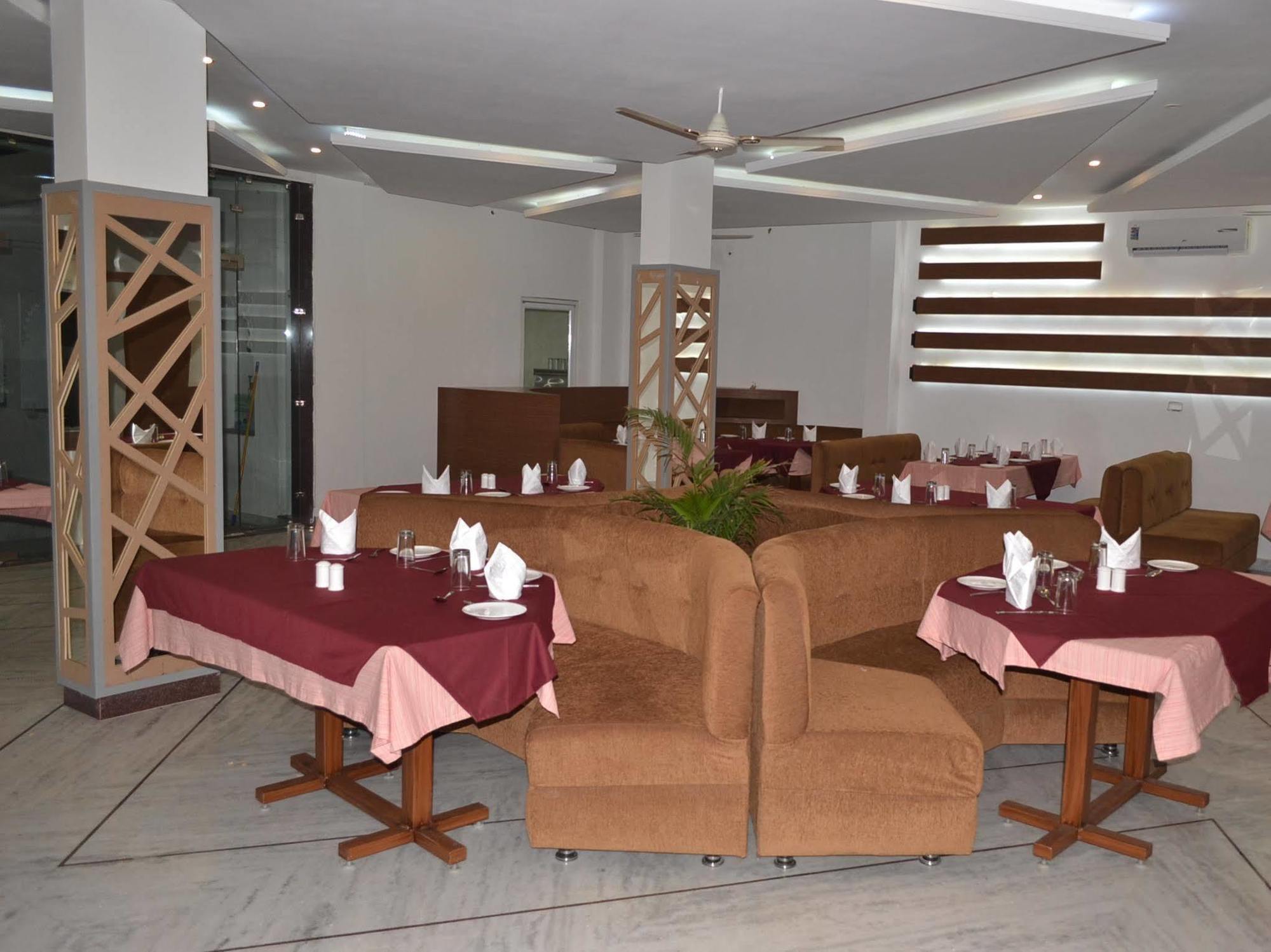 Hotel J M D Palace Ουνταϊπούρ Εξωτερικό φωτογραφία